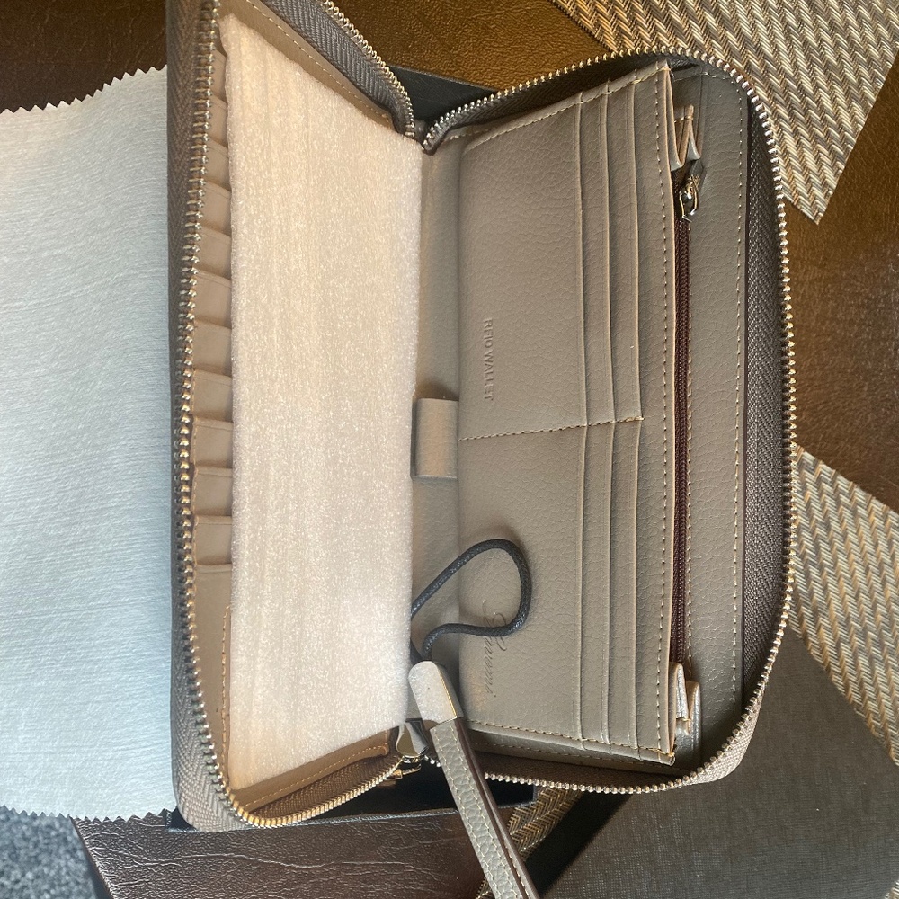 NEW Women’s Large Leather Clutch